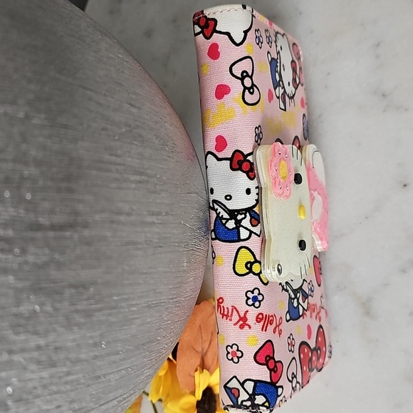 Hello Kitty Kisslock Wallet - Picture 8 of 8